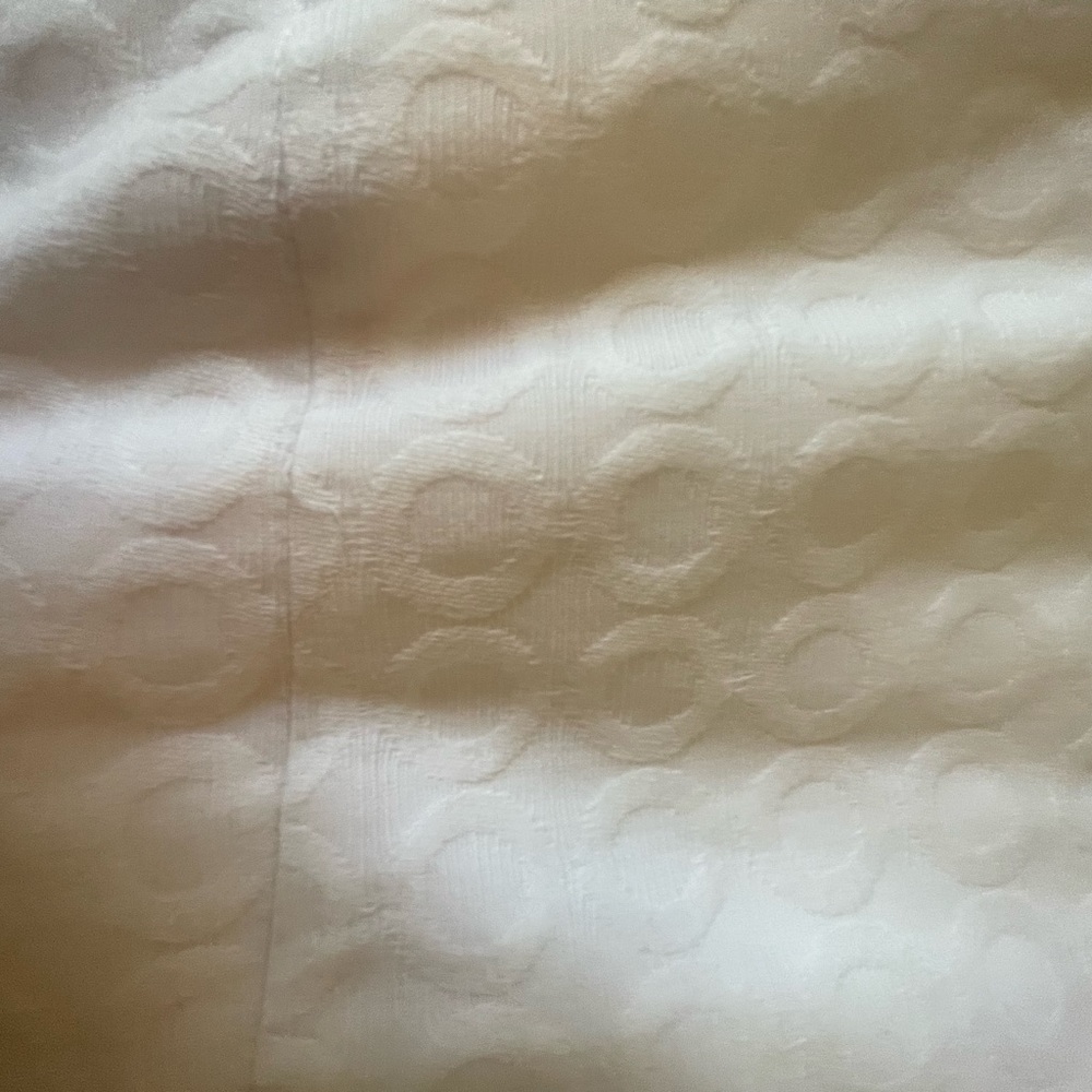 Sleeveless white dress! - Picture 3 of 3